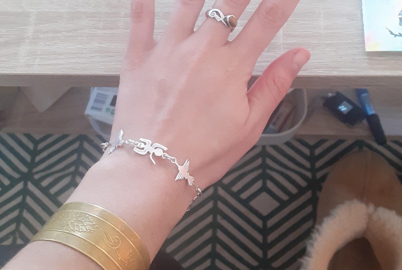 bracelet large type petite manchette,fleur en relief,vieux en or marocain plage nord vieux boucau
