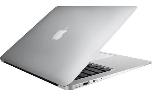 Ordinateur mac book air dans sa housse aéroport TOULOUSE BLAGNAC