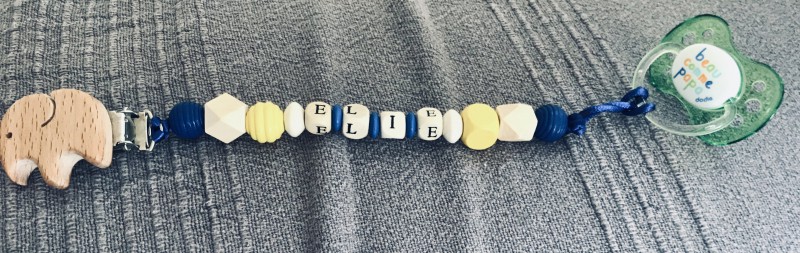 Attache sucette et anneau de dentition