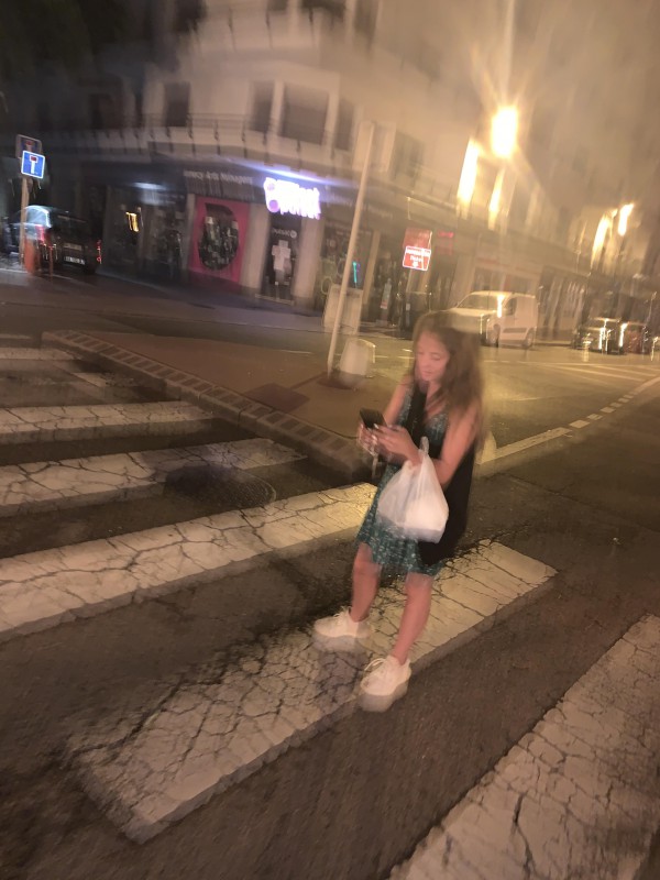 2 robes neuves dans sac plastique blanc