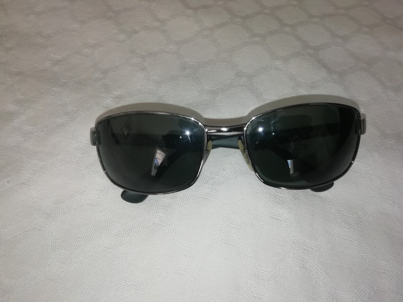 lunette ray-ban de soleil ajustee