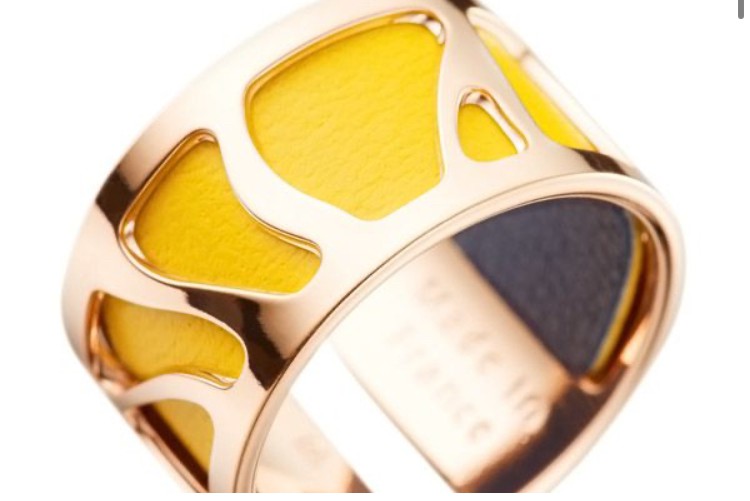 Bague Georgette couleur or intérieur deco jaune