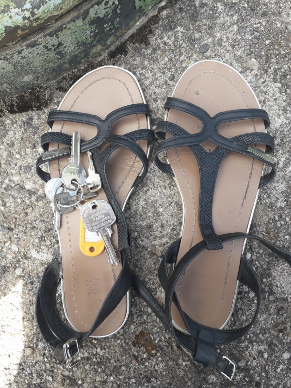 Clés et chaussures