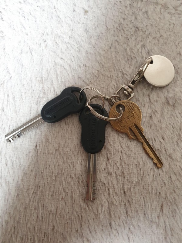 Trousseau cles maison et kryptonite dans l'ain