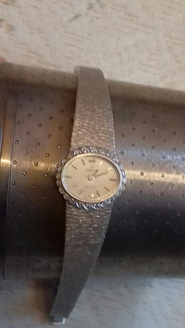 vol montre omega et quantieme