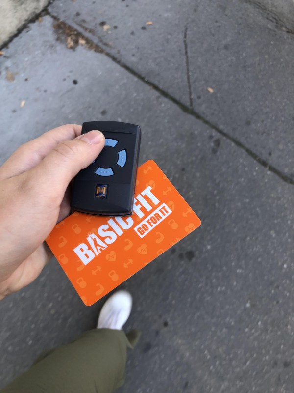 Clé/ télécommande garage/portail et carte abonnement sport