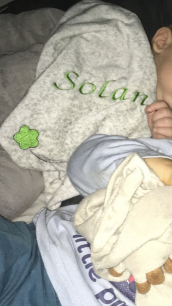 Doudou gris brodé Solan