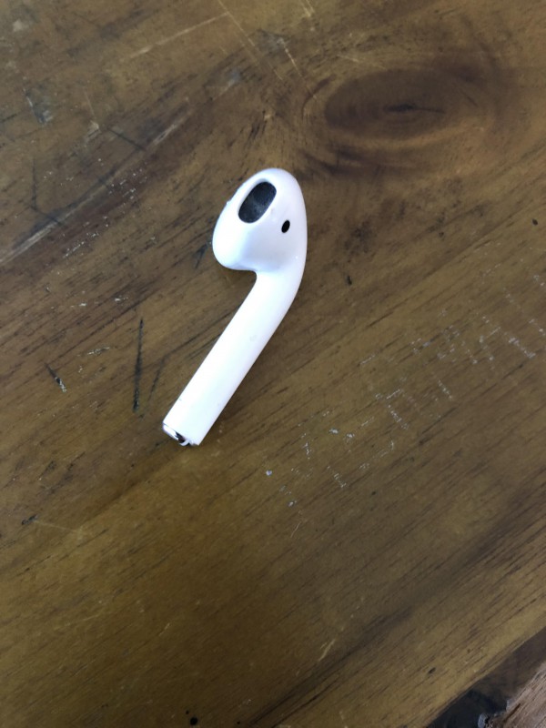 Airpod orphelin cherche sa moitié, perdu vers restaurant Zat et restaurant le lagon