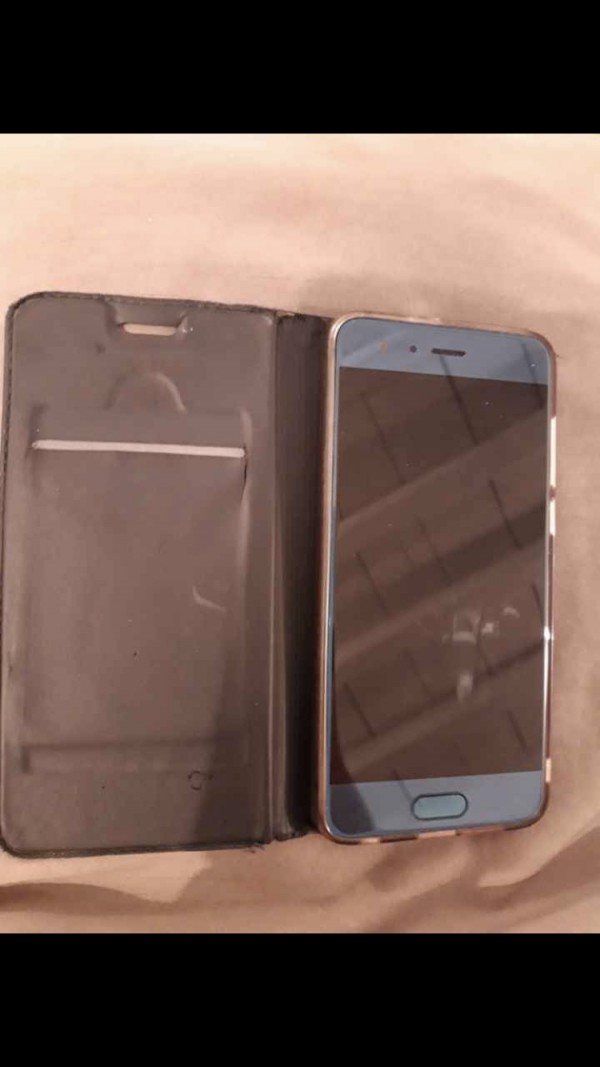 Téléphone samsung avec étui noir