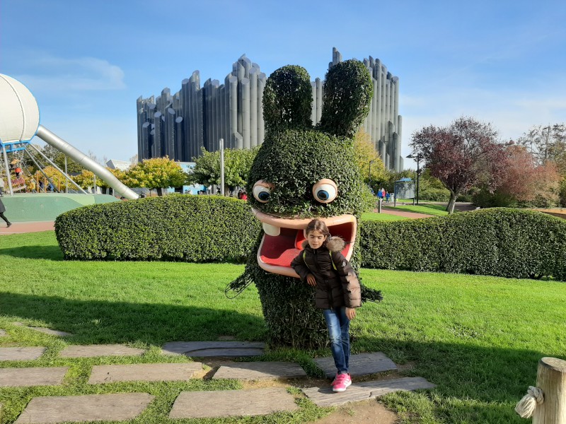 Veste moncler enfant marron avec fourrure à Futuroscope lundi 19 octobre à fturopolis