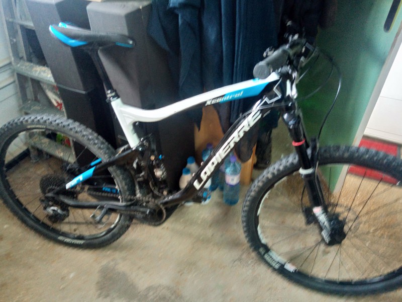 Velo Lapierre blanc et noir vtt tout suspendu 27.5 pouces