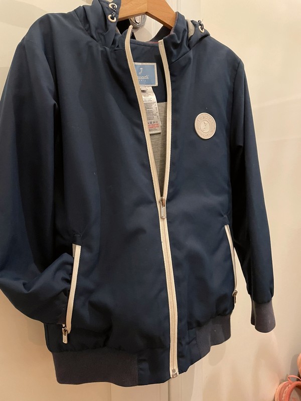 Veste Jacadi bleu marine 8 ans à Dijon, Rue Diderot/Place de la République