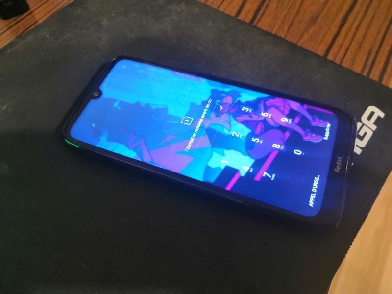 Téléphone Redmi trouvé ligne T3 proche Arrêt Victoire