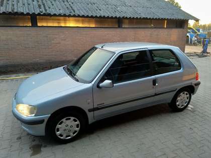 peugeot 106 grise