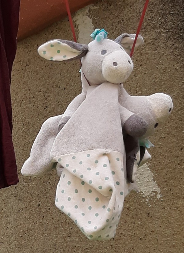 Doudou ane plat gris et bleu