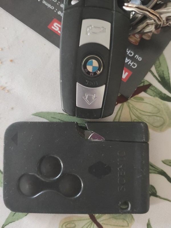 Perdu clé BMW + carte noir Scenic