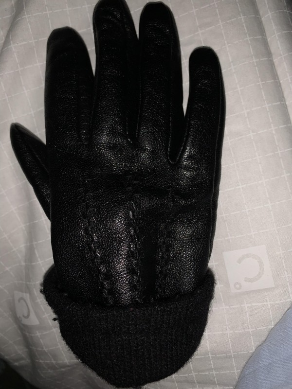 Perdu gant cuir noir à Paris 6ème ou 16ème