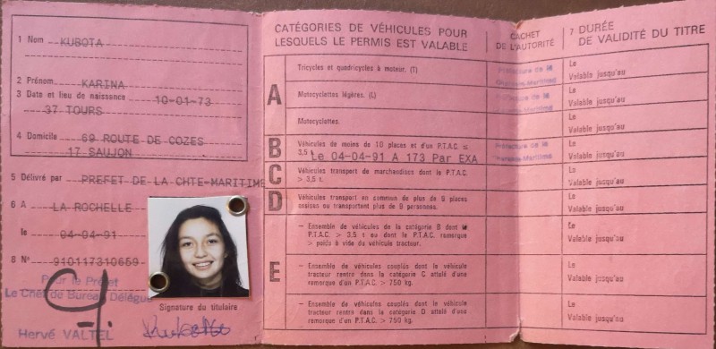 Permis de conduire sous pochette transparente