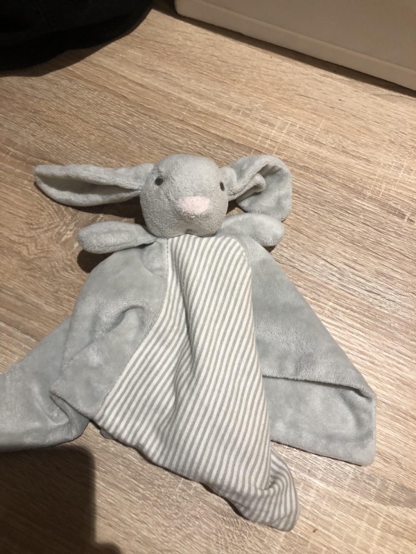 Doudou lapin gris