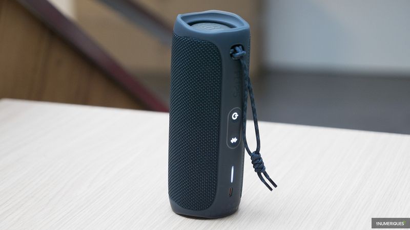 Perdue enceinte JBL 5 à Etretat