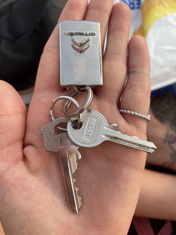 2 clés avec porte clé Citroën trouvé à Bassin 18
