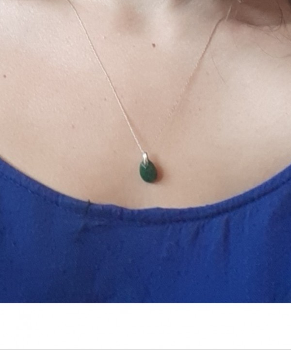 Très beau collier vert