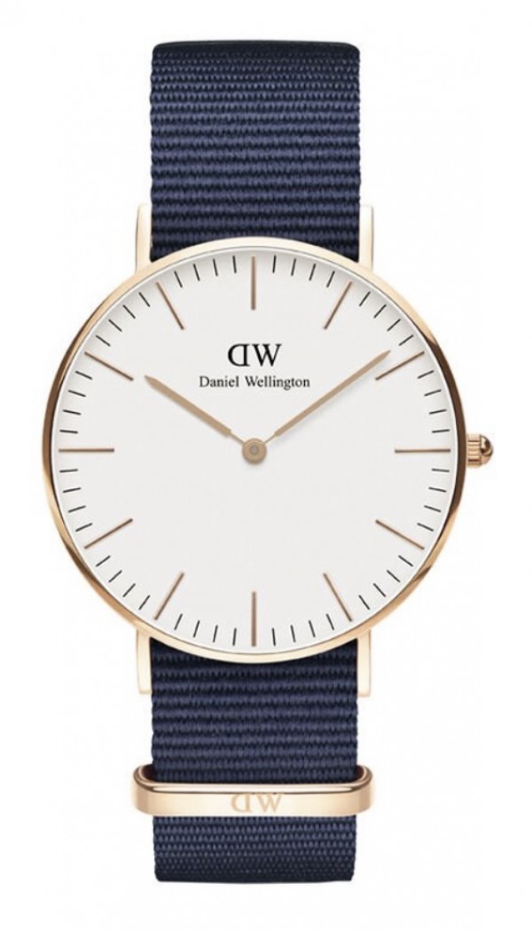Montre Daniel Wellington et bagues parking de la gare de Plaisir Grignon
