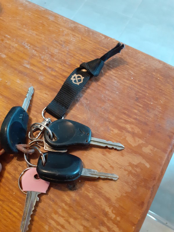 Porte Clés trouvé mur à gauche de Socoa