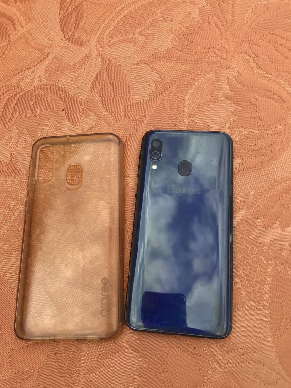 Portable Samsung avec une carte bancaire compte nickel