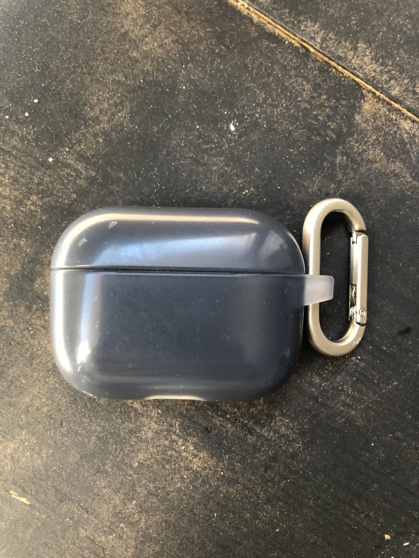 Boîte air pod pro grise , trouvé à Grande île Strasbourg