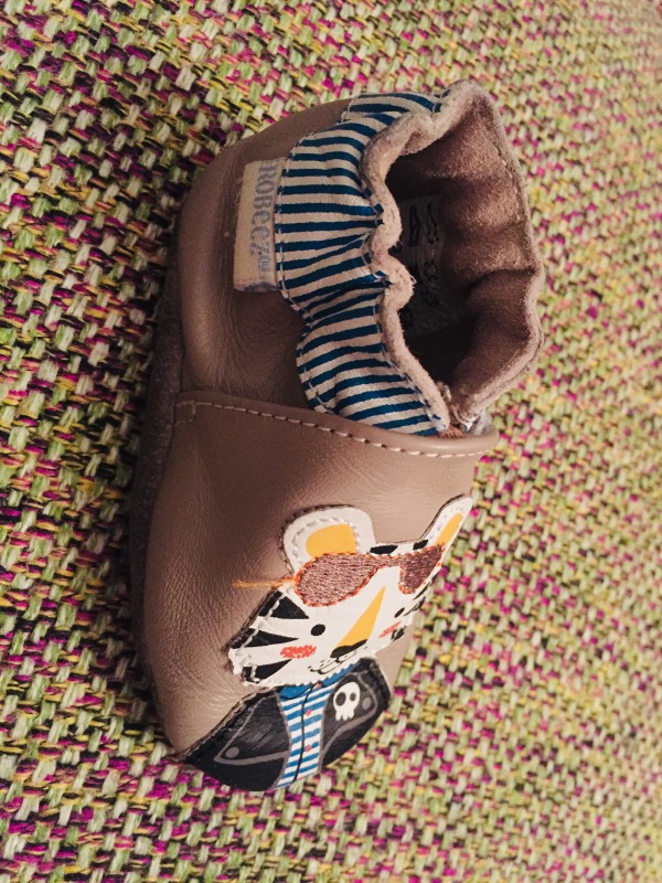 Perdu chausson de bébé en cuir taupe