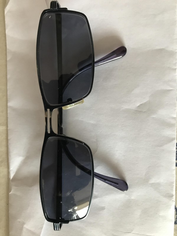 Paire de lunette de vue femme chemin du village de Gaubert