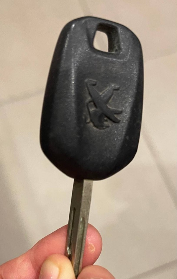Clé de voiture Peugeot trouvé à Cannes