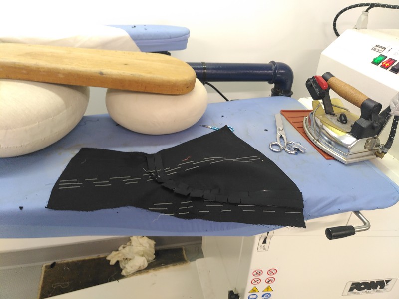 toile a corset perdue dans la rue/les transports Toulousain