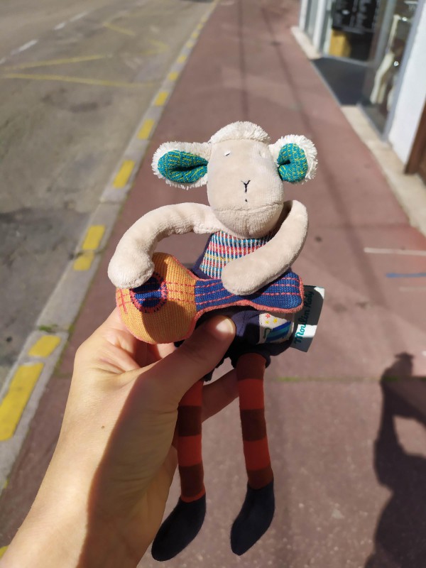 Doudou Moulin Roty mouton banjo hochet