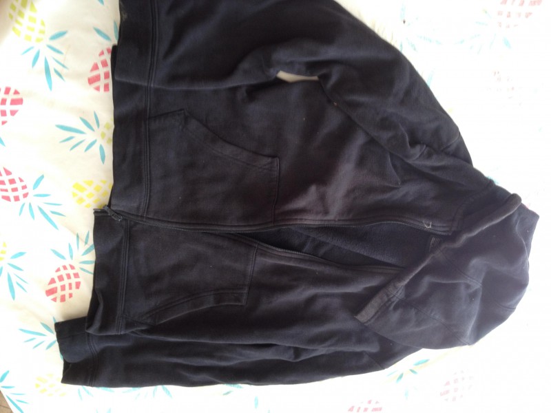 Trouvé sweat-shirt noir capuche étang du Ter Ploemeur 56
