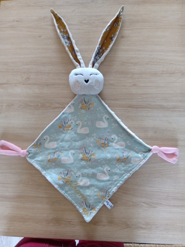 Doudou lapin plat avec Albane écrit dessus