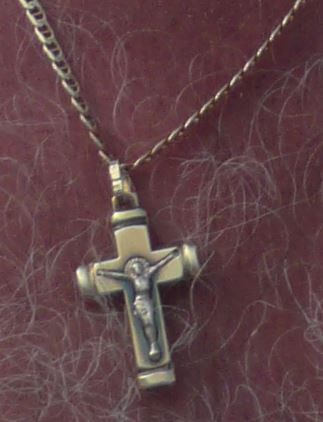 Croix et chaîne en or volées le 7 Juin à Saint Etienne
