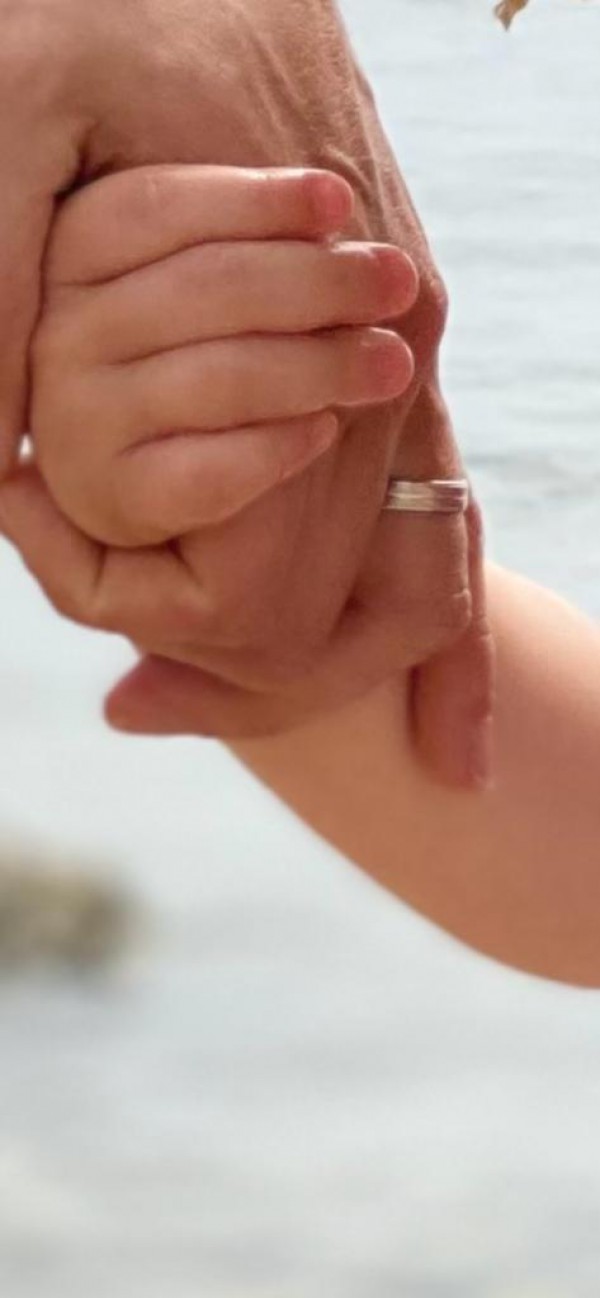 Alliance en argent à Toulon, plage de L'Anse des Pins
