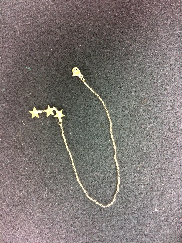 Bracelet chaîne dorée avec étoile