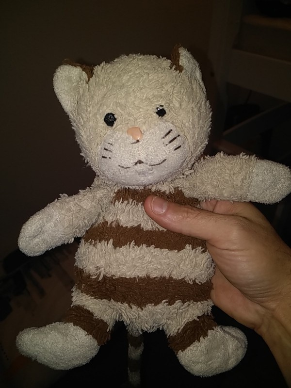 Chat Gipsy de 25 cm de long avec une queue de 10 cm, rayé beige et marron
