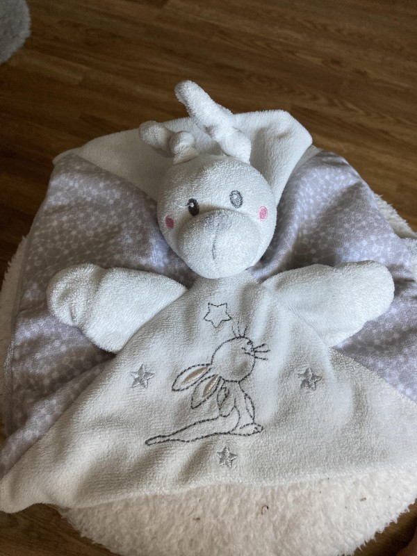 Doudou lapin gris et blanc velours