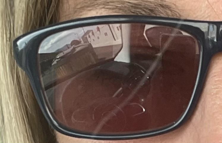 Lunettes de vue solaire devant ou dedans temple Beach restaurant