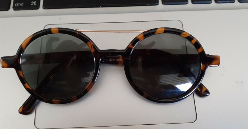 1 Paire de lunettes de soleil et de vue