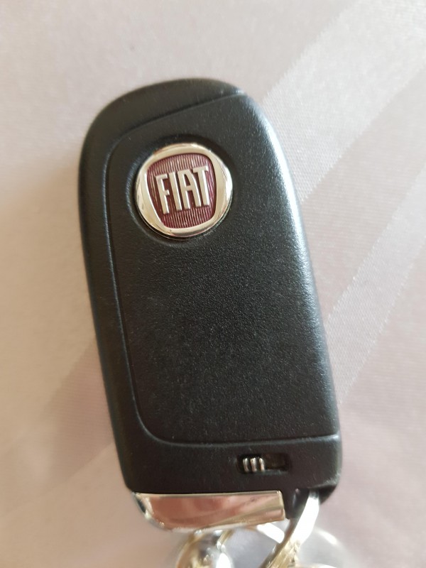Perdu le double de clé noire de voiture Fiat, aux environs de la place de l 'houmeau à Angoulême depuis l'hiver dernier