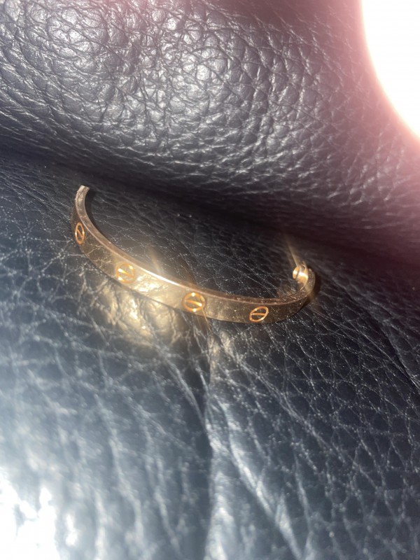 Moitié de bracelet love cartier trouvé station sol ferino paris