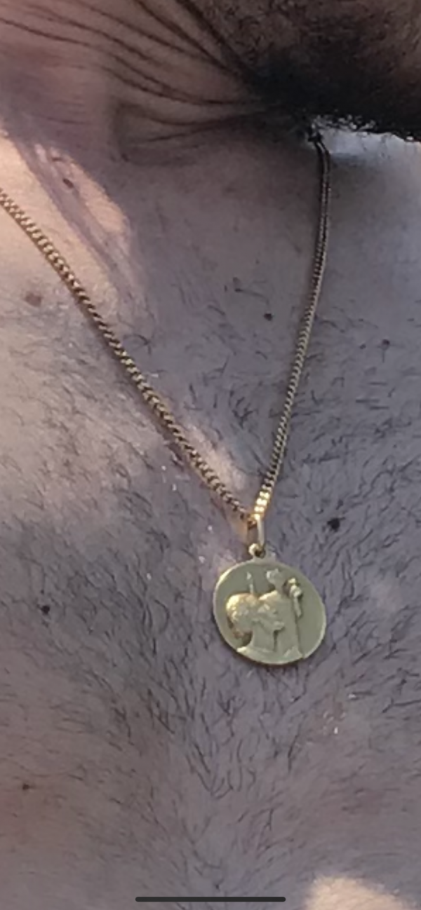 Chaîne en or avec médaille saint Christophe