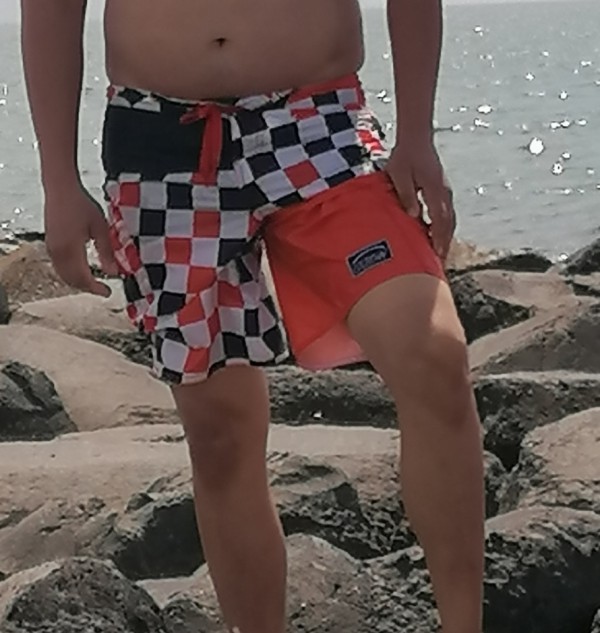 Perdu short de plage au toilette de lac de carcans
