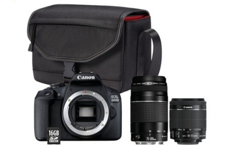 Appareil photo canon dans sa housse de voyage