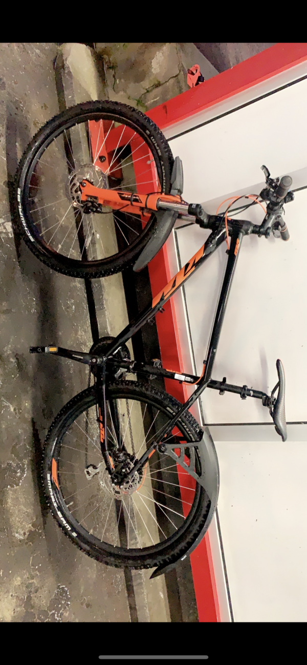 VOL VTT KTM HOMME NOIR ORANGE ET VTT FEMME BLEU TURQUOISE LAPIERRE